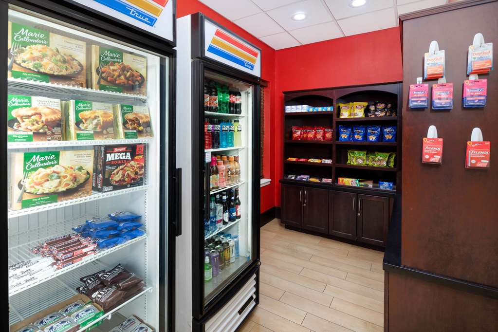La Quinta Inn & Suites by Wyndham Hinesville Fort Stewart - photo 39