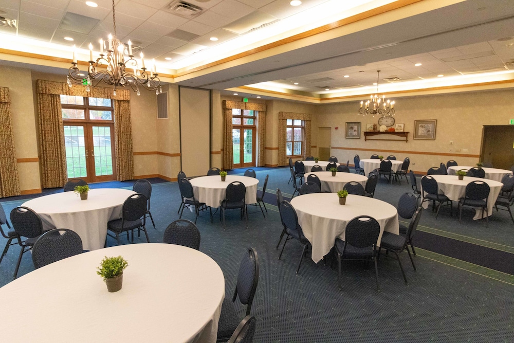 Essenhaus Inn & Conference Center - photo 72