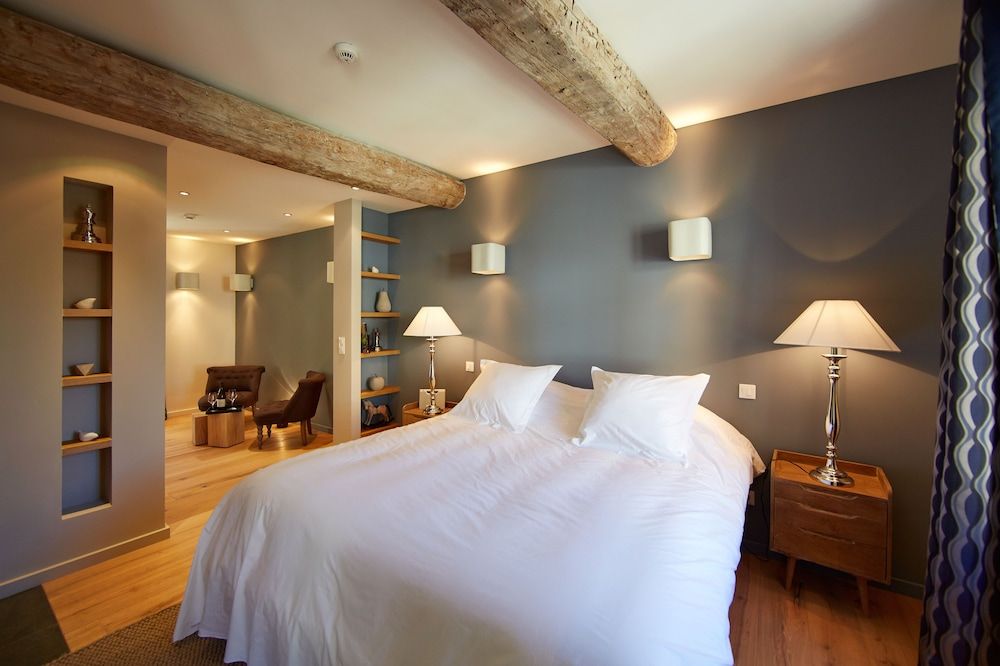Les Chambres De L'oustalet — 4-Star Luxury Hotel in Beaumes-De-Venise, France