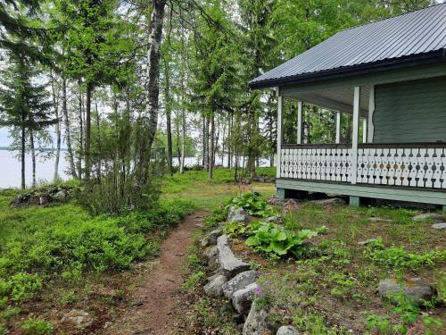 Luonnon rauhaa Kalliosaaressa private island — hotel near Joensuu Airport