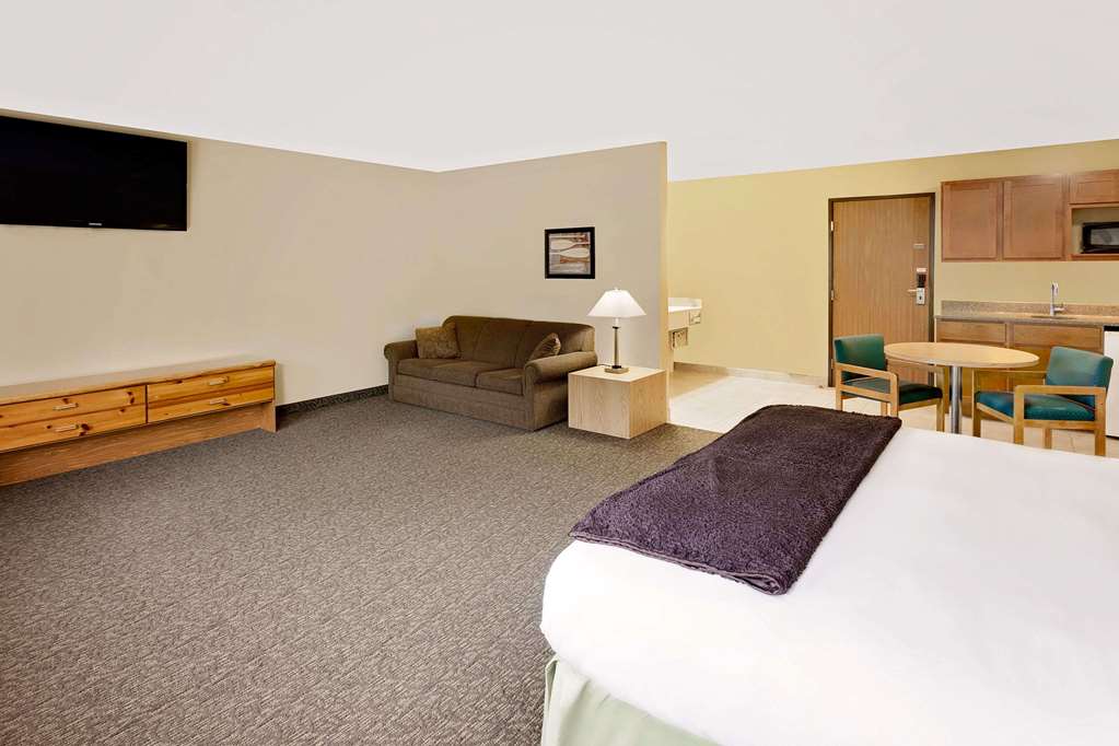 Days Inn by Wyndham Cadillac - photo 14