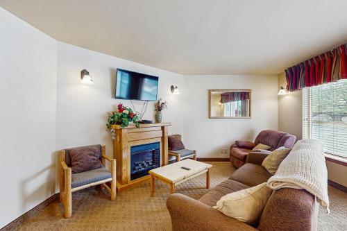 Icicle Village Resort 401 Aspen Abode — Leavenworth