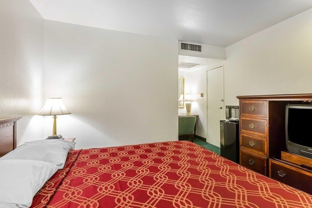 Econo Lodge I 5 At Rt. 58 Buttonwillow CA - photo 5