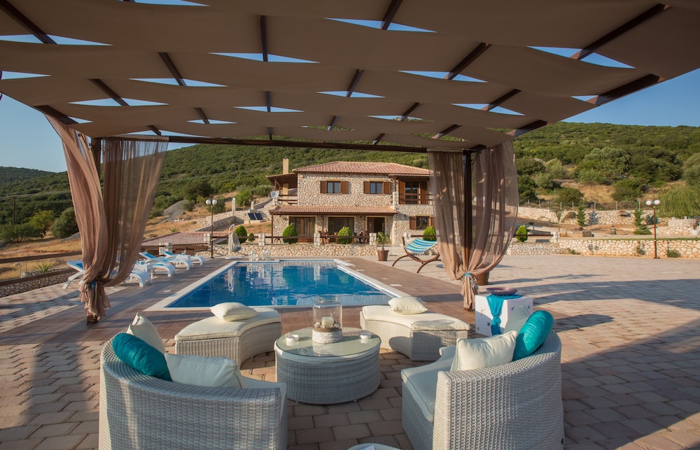 Piedra Villa — 4-Star Luxury Hotel in Kefalonia, Greece