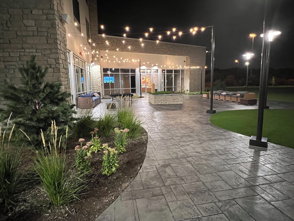Holiday Inn Express & Suites Chicago Schaumburg an IHG Hotel - photo 43