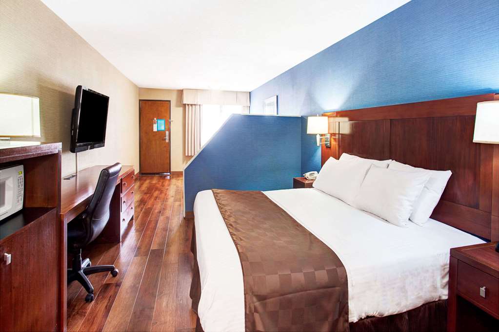 Travelodge by Wyndham Culver City - photo 17