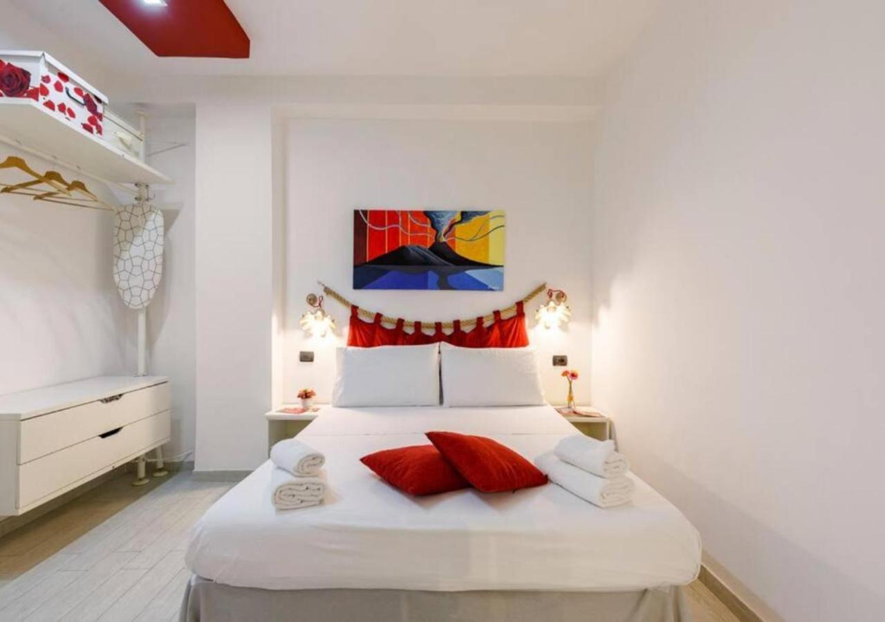 Apartment Duomo — 4-Star Luxury Hotel in Naples, Italy