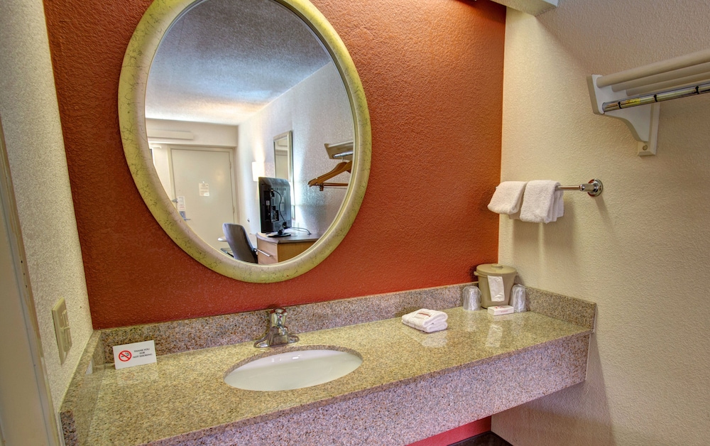 Red Roof Inn Pensacola I 10 at Davis Highway - photo 35