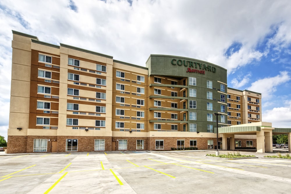 Courtyard Westbury Long Island - photo 44