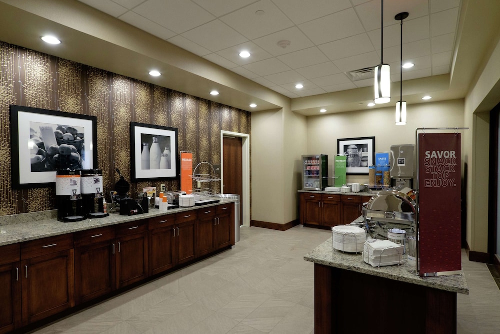 Hampton Inn Green Bay Downtown - photo 57