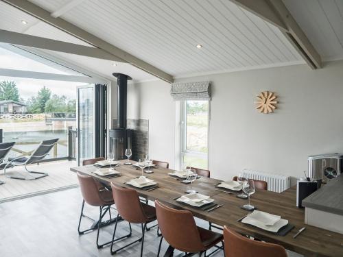 The Riverside Lodge Ukc4058 — 5-Star Luxury Hotel in Nunthorpe, United Kingdom