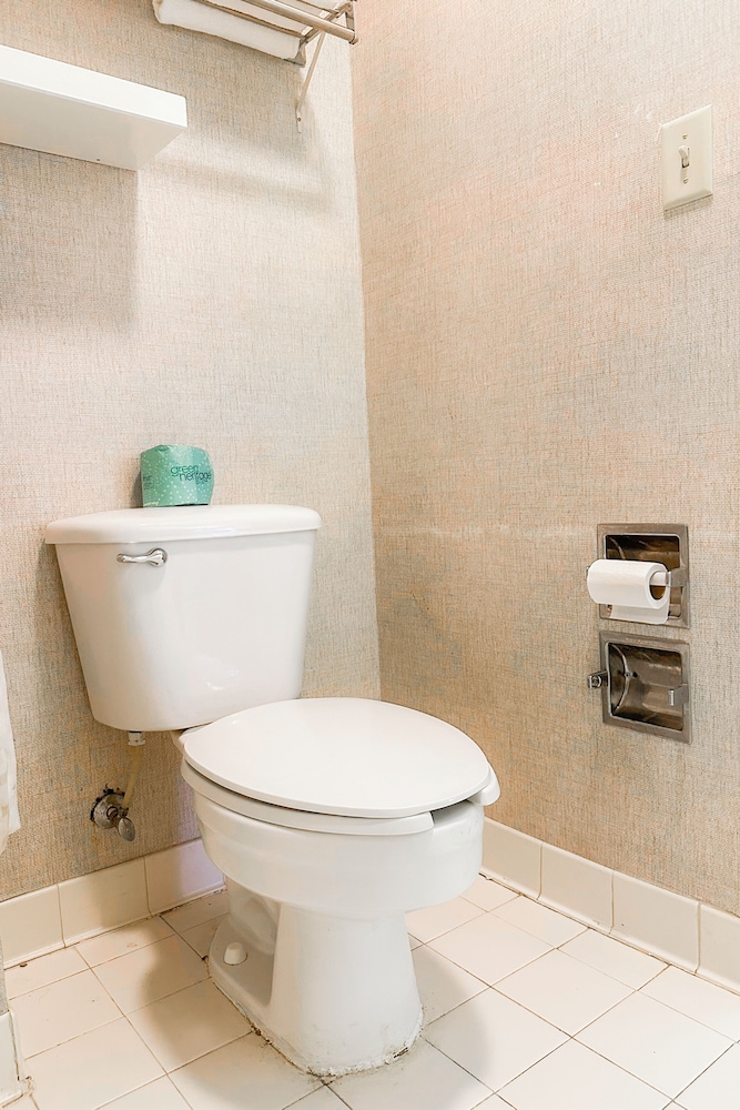 Oyo Hotel East Macon I 75 - photo 35