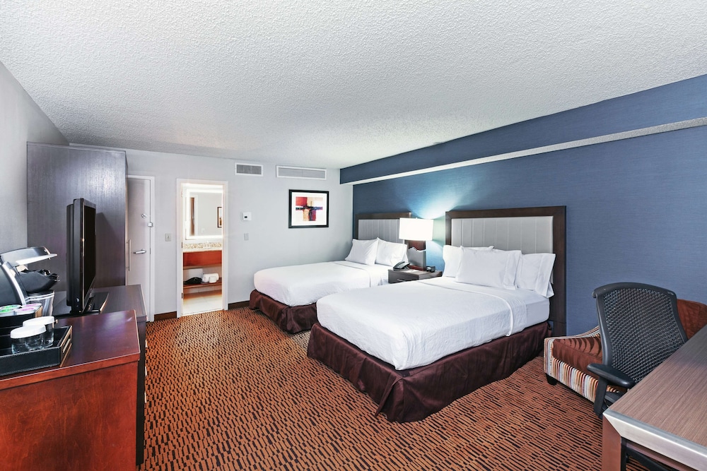 Embassy Suites by Hilton Dallas Market Center - photo 19