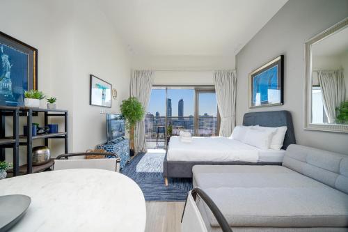 Amazing Stay Park View Jvc Studio With Balcony