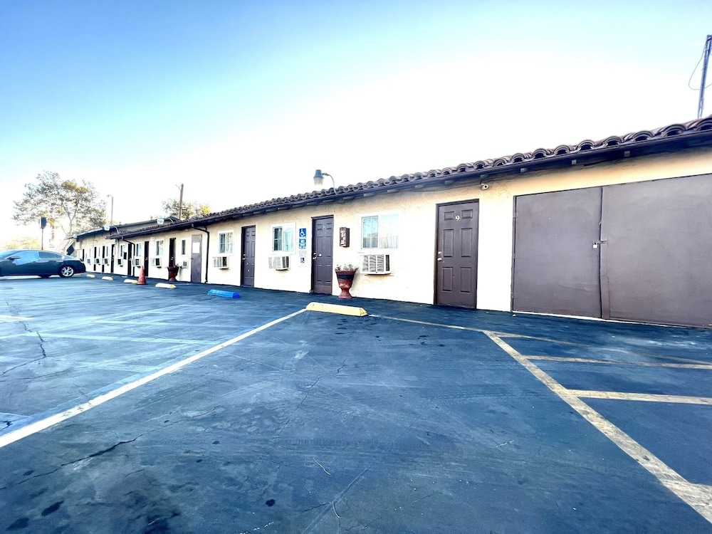 Super Inn in Pomona, United States