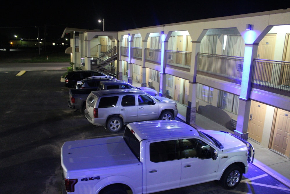 Hutchinson Inn - photo 32