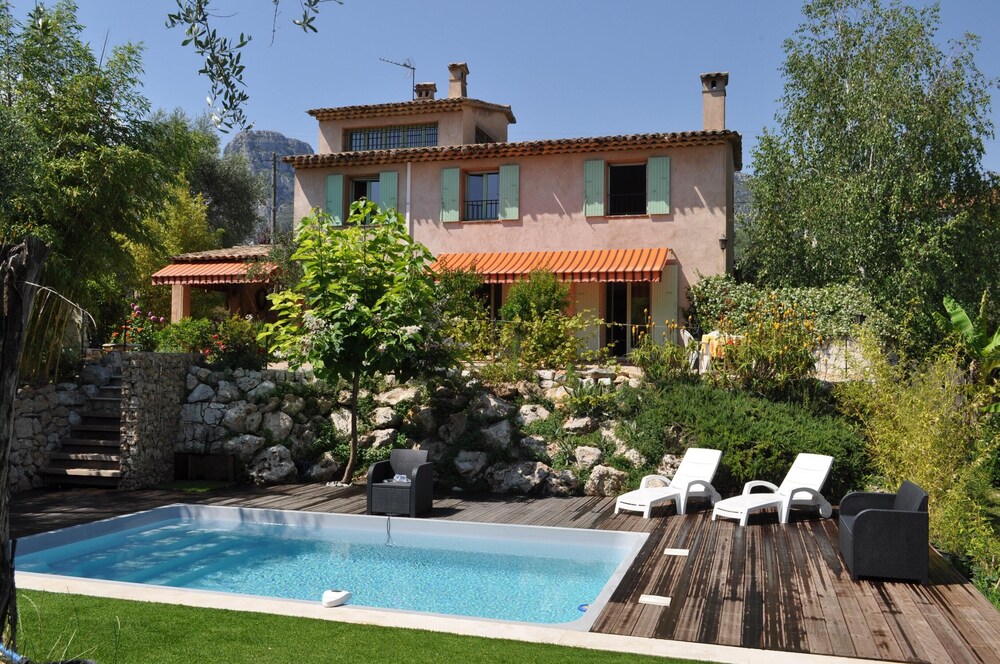 Holiday Home Chemin Du Pont Des Colles — 4-Star Luxury Hotel in La Gaude, France