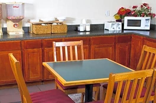 Country Hearth Inn Union City - photo 11