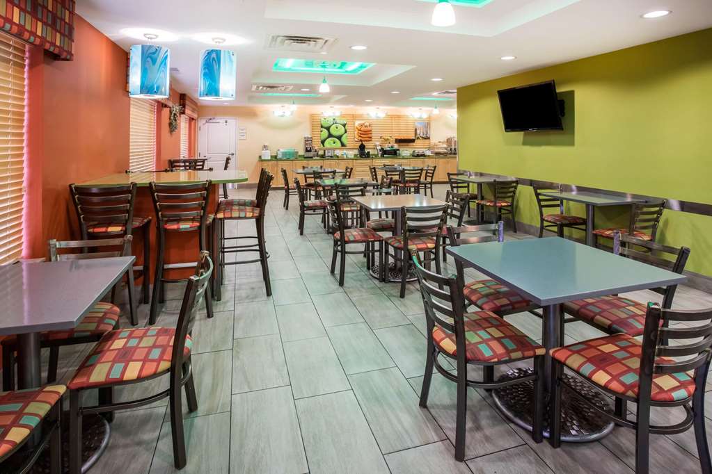 La Quinta Inn & Suites by Wyndham Rochester Mayo Clinic S - photo 36