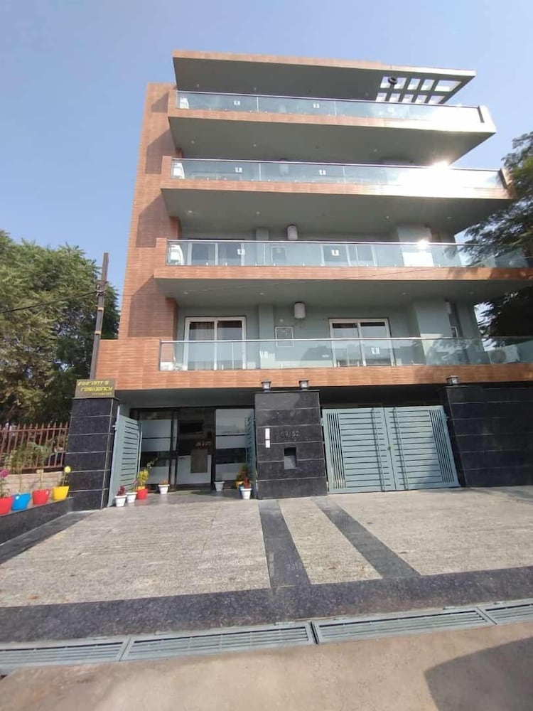 V Rooms