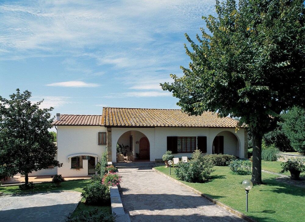 Villa Il Borraccio — 4-Star Luxury Hotel in Tavarnelle Val Di Pesa, Italy