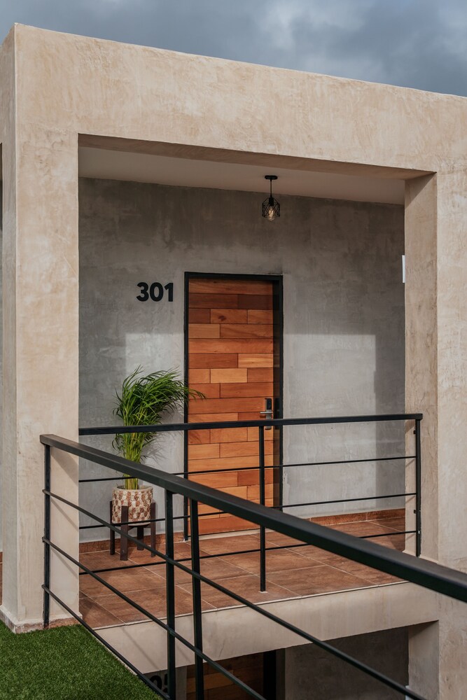 Handrails in hallways