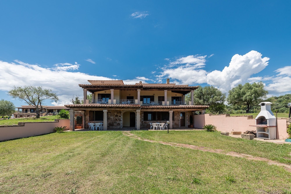 AffittaSardegna Casa Pompia 4 — 4-Star Luxury Hotel in Siniscola, Italy