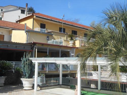Appartamento mare e monti Two — 4-Star Luxury Hotel in Pimonte, Italy