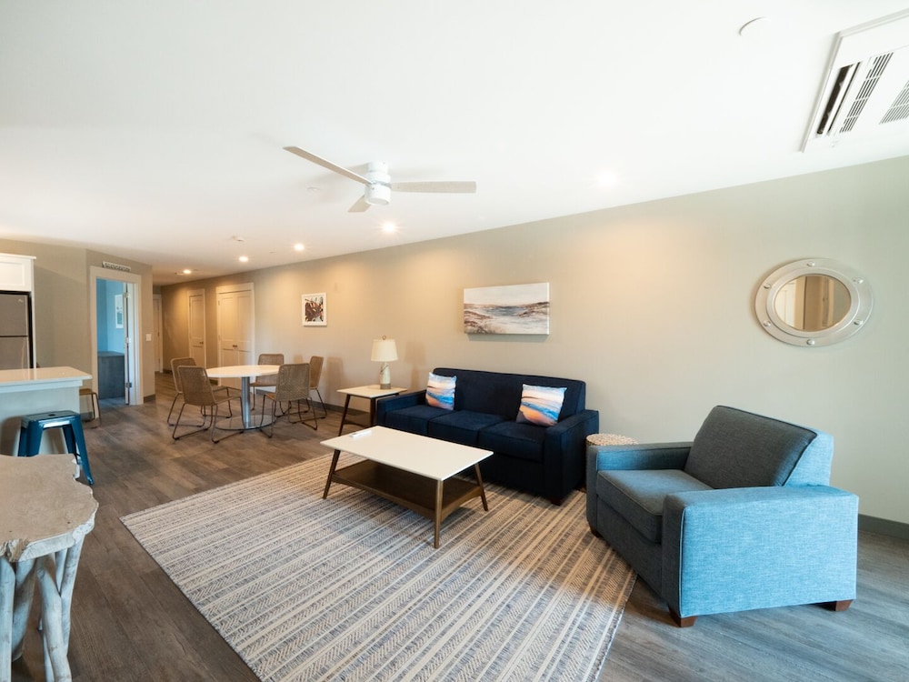 Long Beach Suites - photo 9