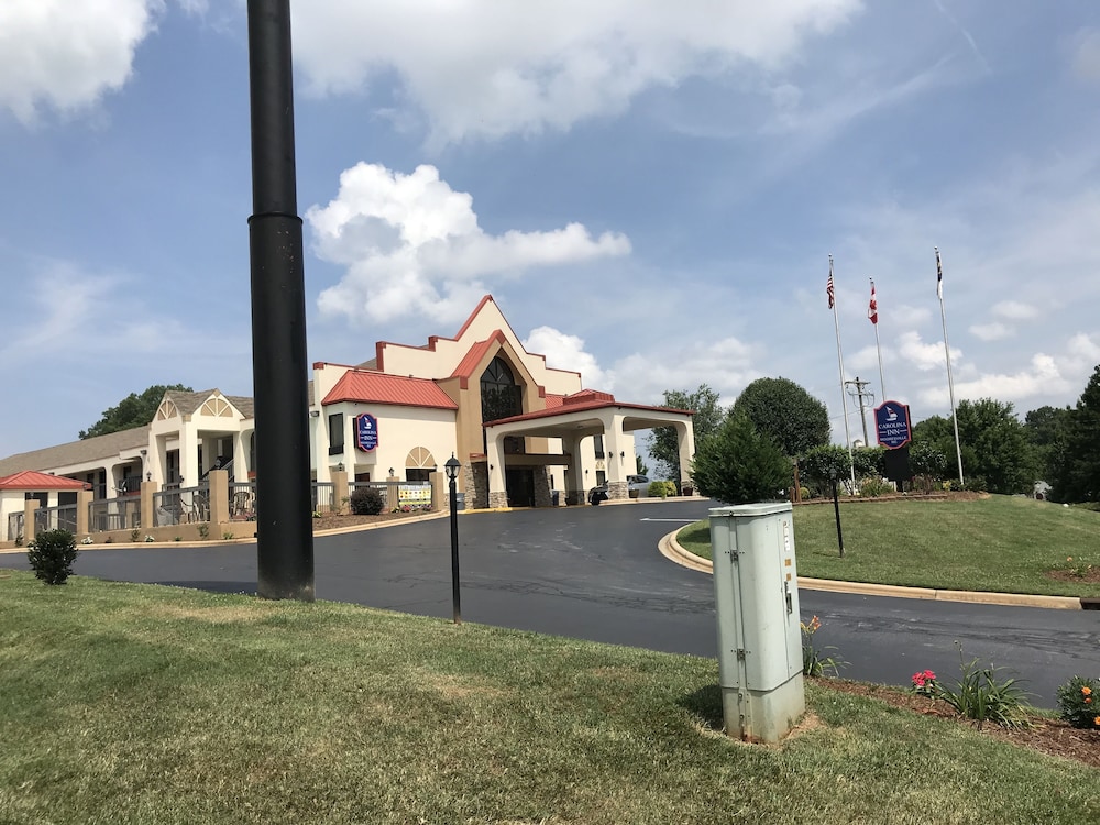 Carolina Inn & Suites of Lake Norman - photo 22
