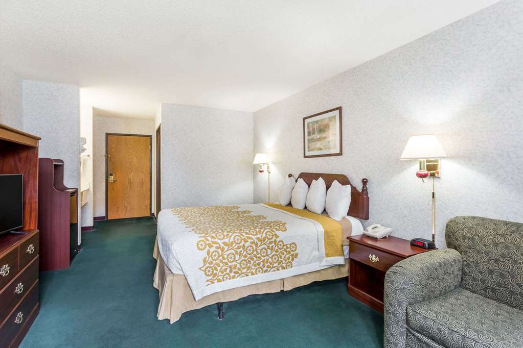 Days Inn by Wyndham Battlefield Rd Hwy 65 - photo 8
