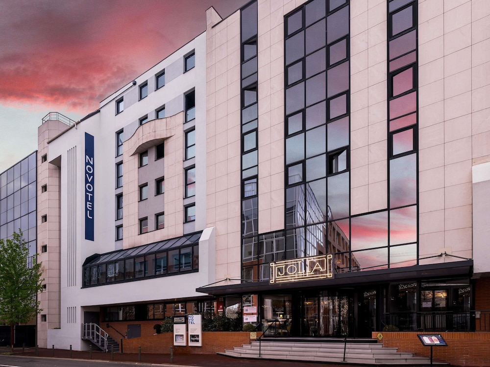 Novotel Paris Suresnes Longchamp - carbon neutral hotel in Suresnes