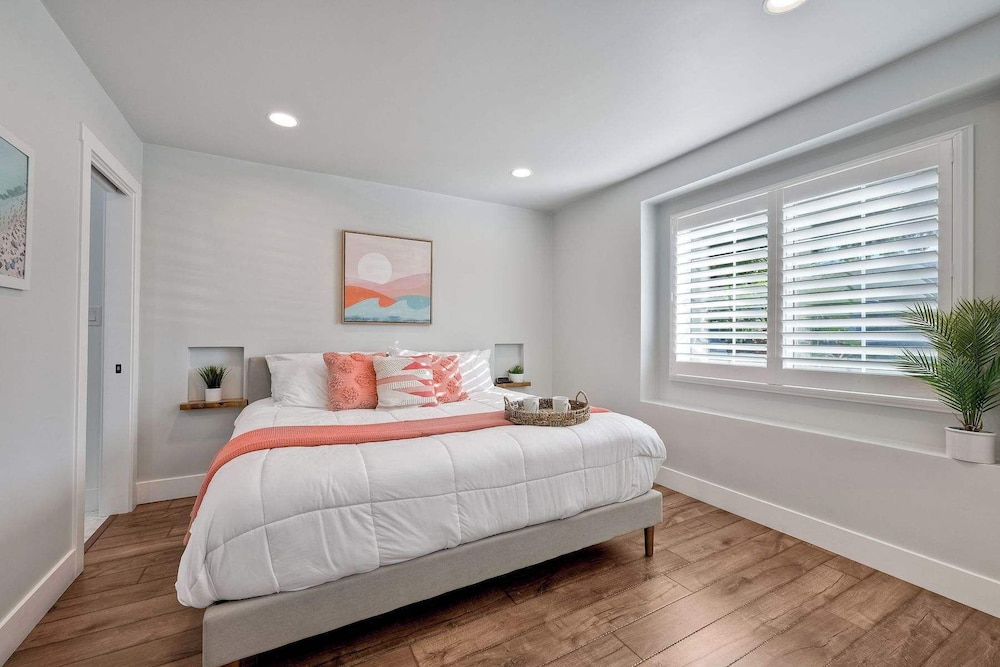 Immaculate 3 BDR in Oceanside Private Pool & Spa - photo 5