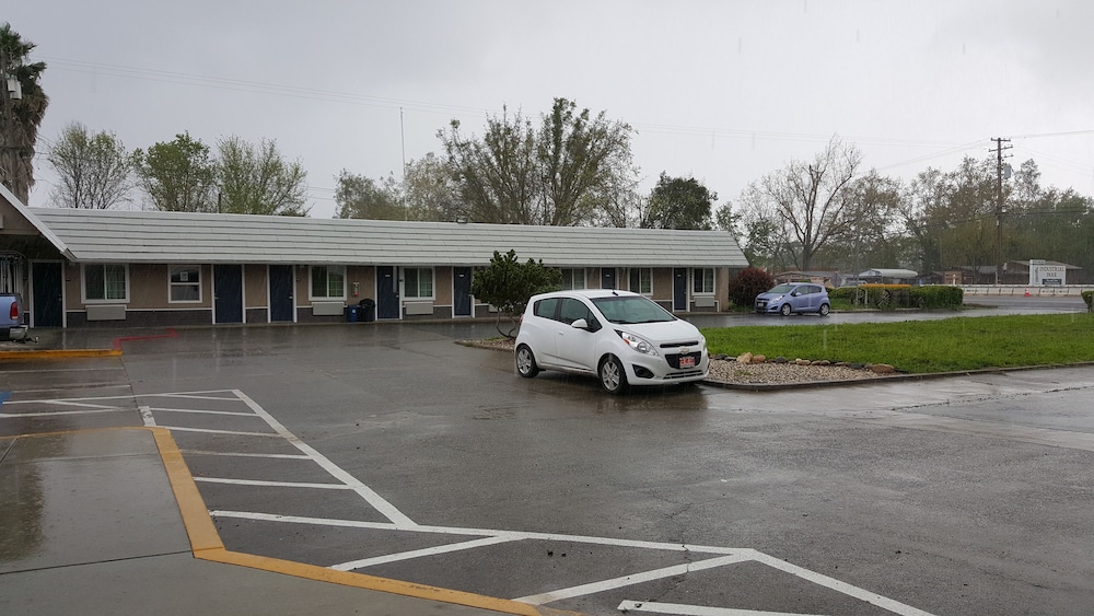 Pacific Motel - photo 40