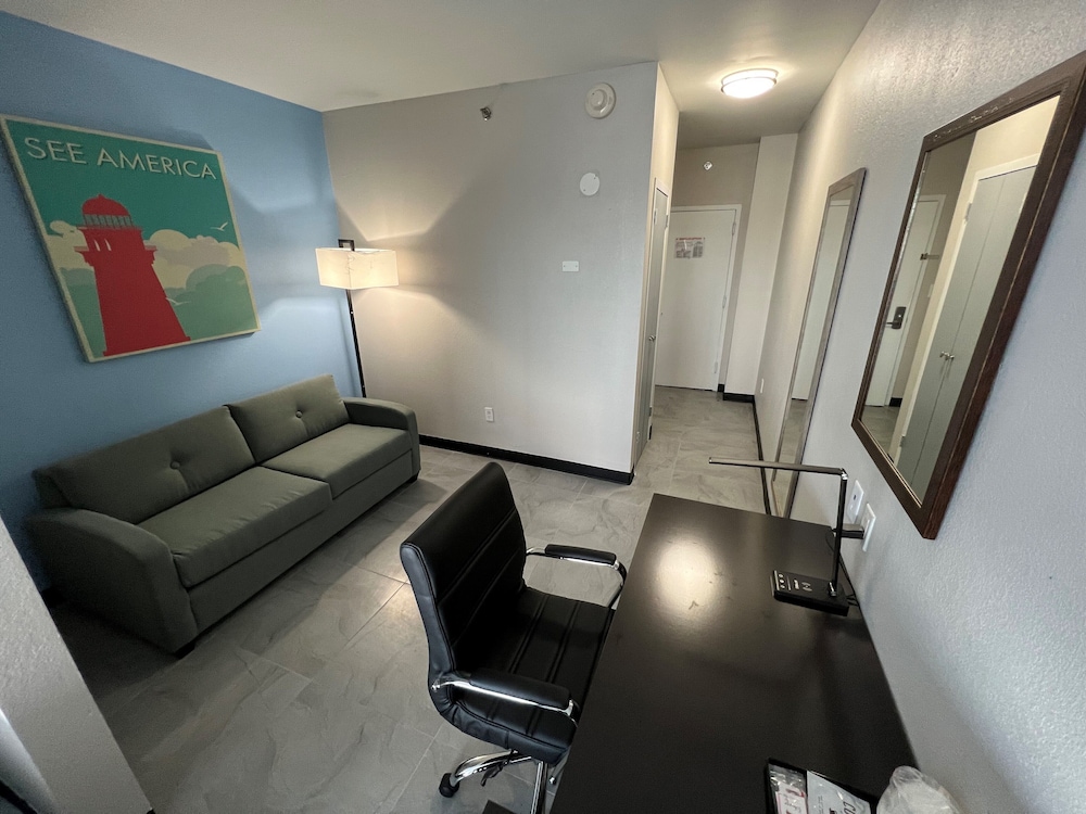 Travelodge by Wyndham Ozone Park - photo 9