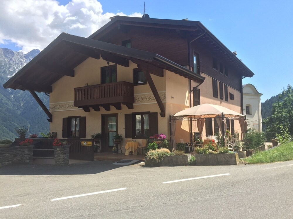 Albergo Quai — Monno