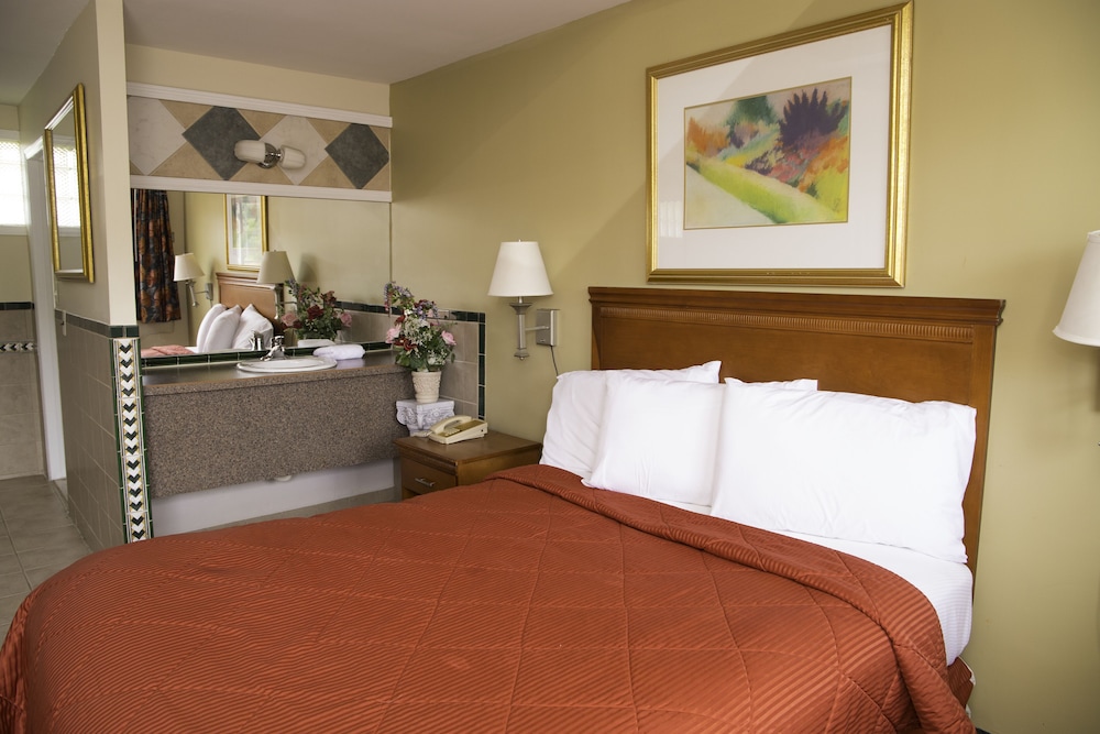 Capri inn and Suites - photo 26