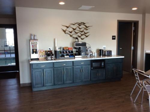 Scenic Shore Inn - photo 44