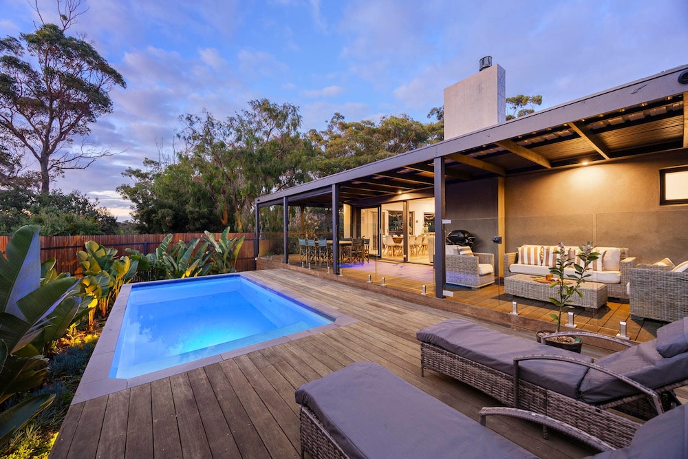 Galene Getaway Walk to Beach Pool Fire in Mount Martha, Australia