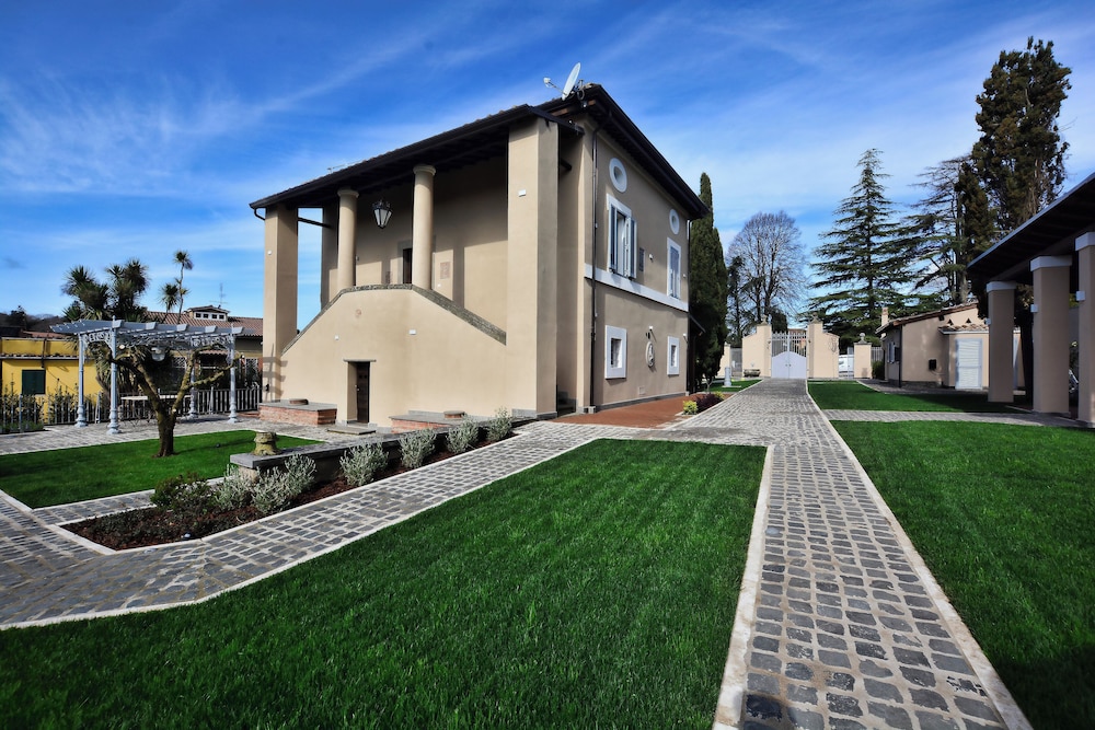 Corte Sospesa Guest House & Spa — 4-Star Luxury Hotel in Bassano Romano, Italy