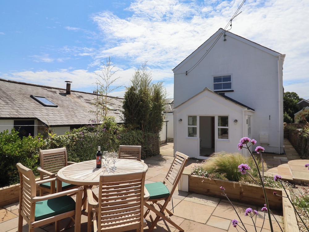 Backlands Farmhouse — 4-Star Luxury Hotel in Bridport, United Kingdom