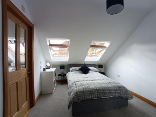 Entire Modern Cottage Close To Beach Pet Friendly 20692438 — Gosport