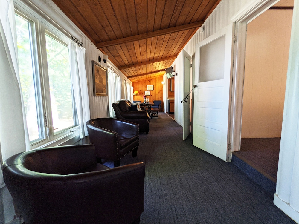 Coadys' Point of View Lake Resort - photo 239