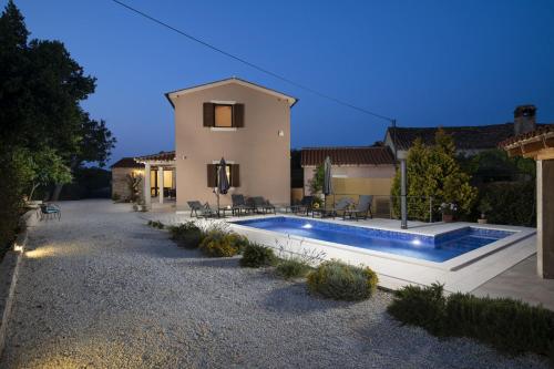Holiday house Balarini — 4-Star Luxury Hotel in Vodnjan, Croatia