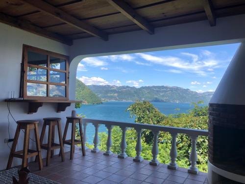 Rustic Charm and Breathtaking Views ‘Casita’ in Santa Cruz La Laguna, Guatemala