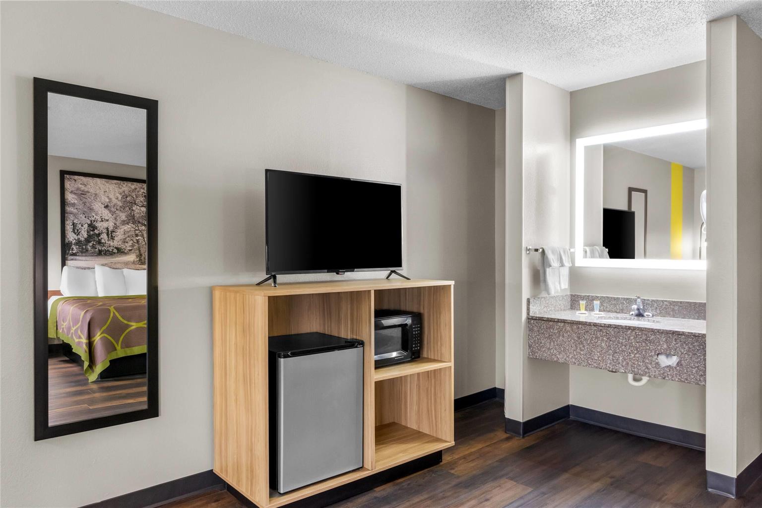 Super 8 by Wyndham Evansville East - photo 34