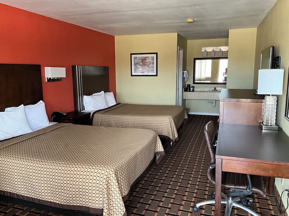 Executive Inn & Suites - photo 20