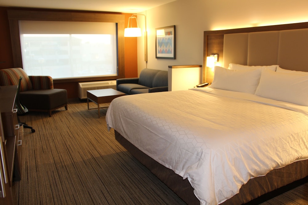 Holiday Inn Express & Suites Phoenix Airport North by IHG - photo 39