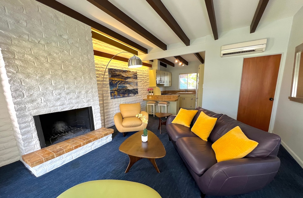 Atrium Palm Springs Gay Men's Resort - photo 16