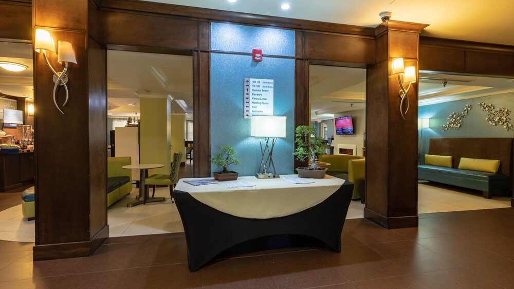 Holiday Inn Express Hotel & Suites Birmingham Irondale by IHG - photo 57
